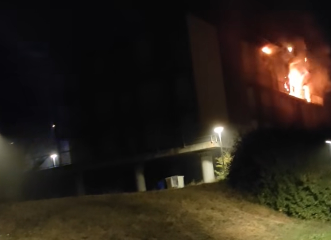 INCENDIO PROGETTO CASE BAZZANO: C’E’ UN SOSPETTATO, DOPO OTTAVO ROGO RESIDENTI ESASPERATI