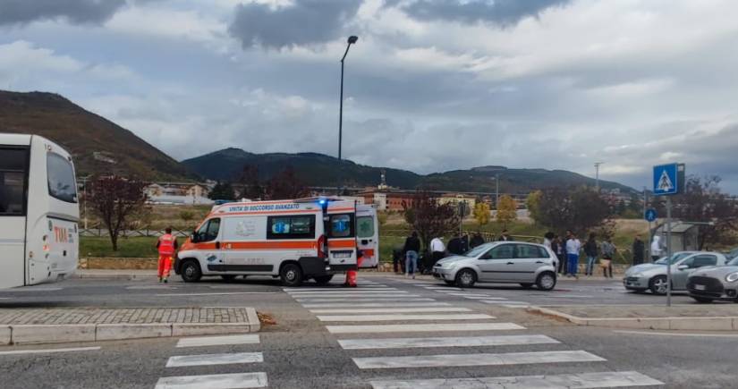 L’AQUILA: INCIDENTE LUNGO VIALE CORRADO IV, UN FERITO