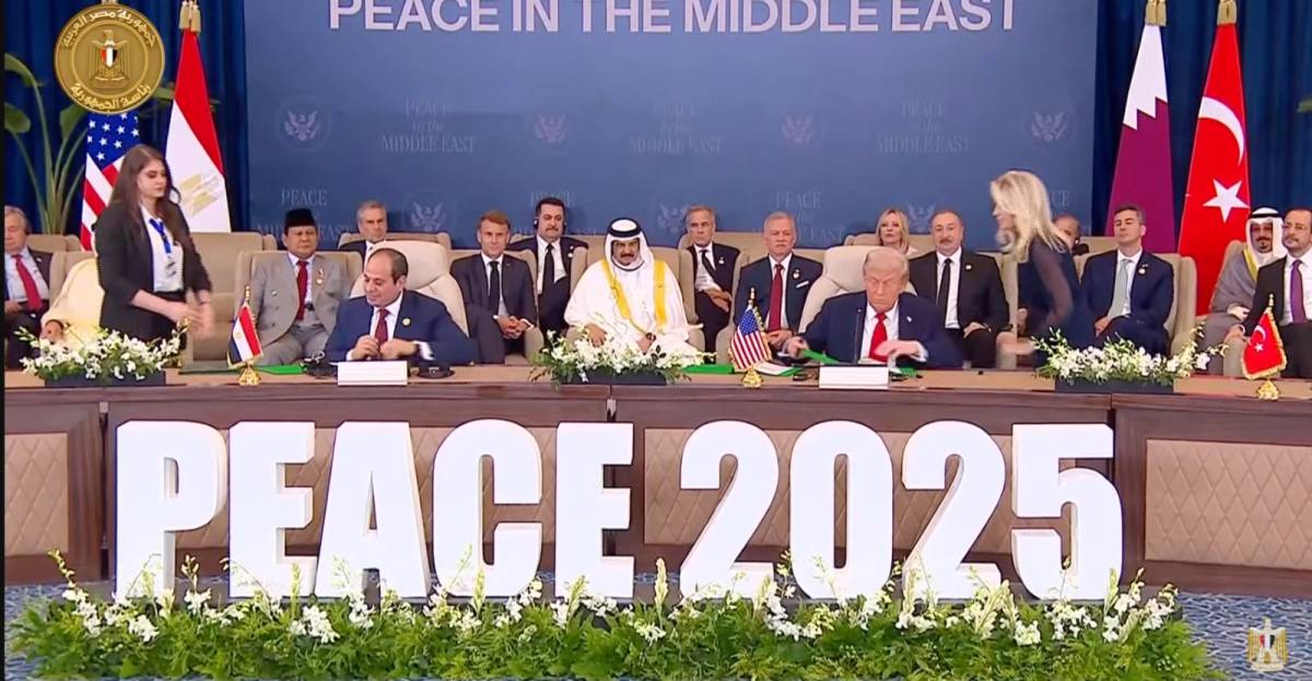 “FINALMENTE ABBIAMO LA PACE IN MEDIO ORIENTE”:<BR> TRUMP FIRMA ACCORDO PER GAZA