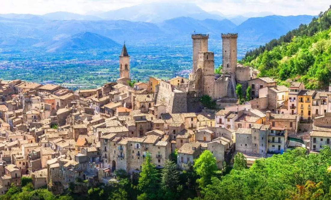 TURISMO ESTIVO: “PIU’ 10% IN ABRUZZO”, CRESCITA BORGHI DEL 50%, “ORA DESTAGIONALIZZARE”