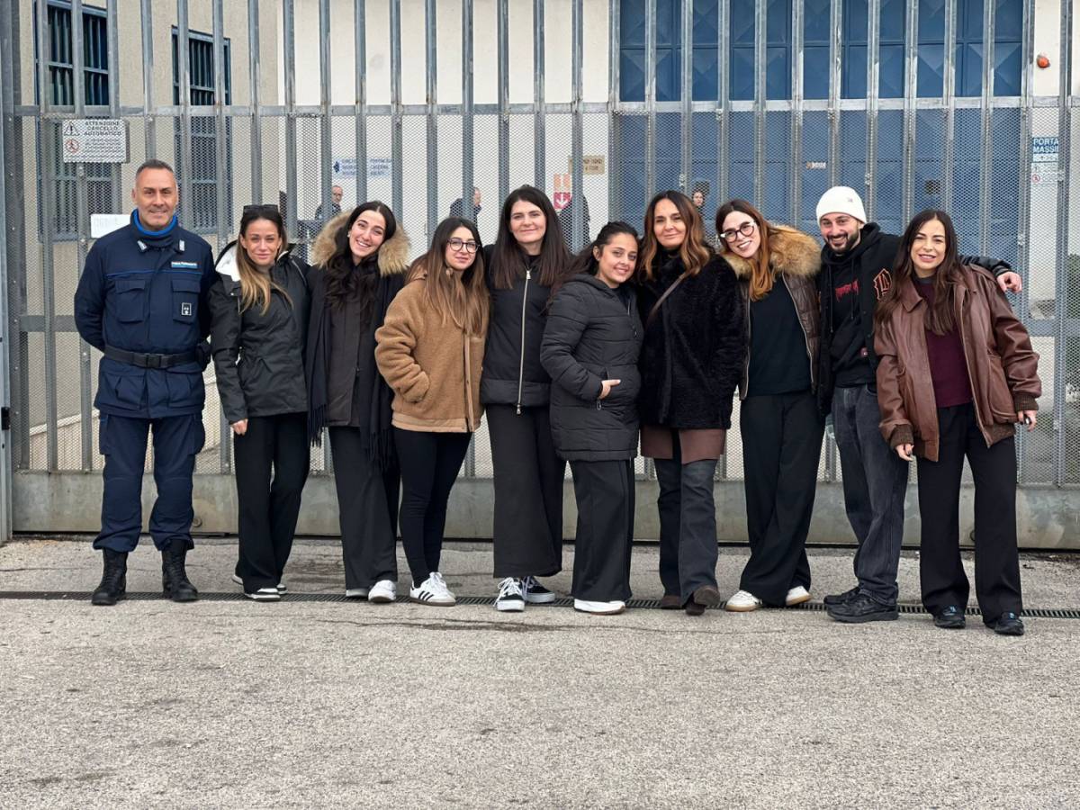 “BELLA DENTRO” DAVANTI AL CARCERE DI TERAMO: UN PROGETTO PER RESTITUIRE DIGNITA’ ALLE DETENUTE