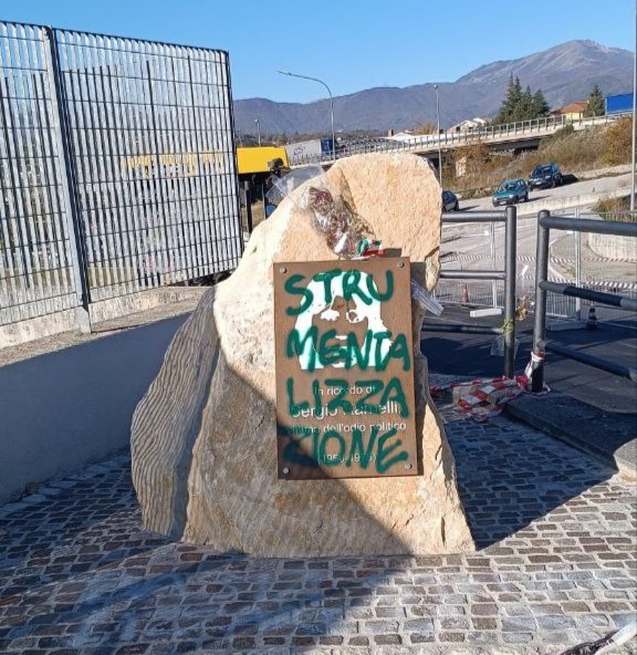L’AQUILA: ANCORA VANDALIZZATA TARGA A SERGIO RAMELLI, LA CONDANNA DI CAPPETTI E SANTANGELO