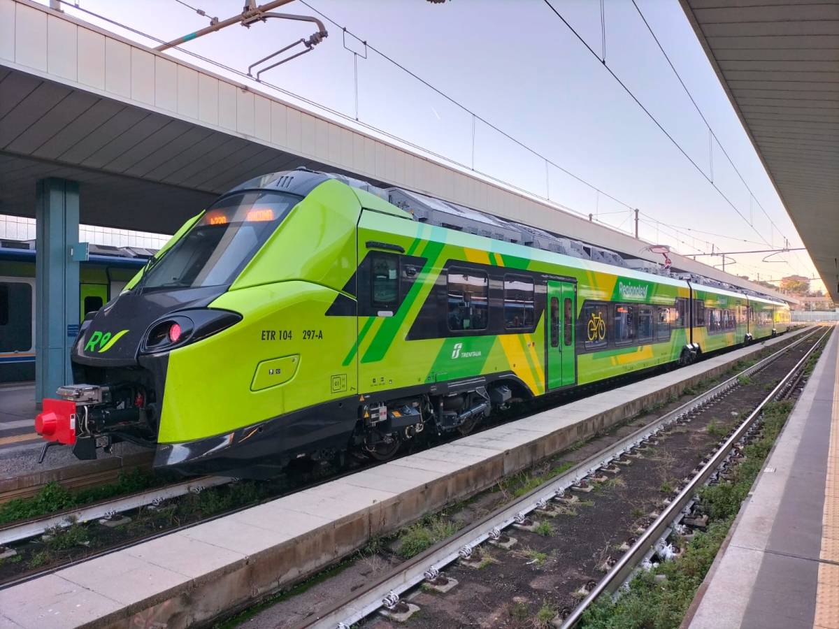 TRASPORTI IN ABRUZZO: CONSEGNATO IN ANTICICIPO IL QUINTO TRENO ELETTRICO MONOPIANO