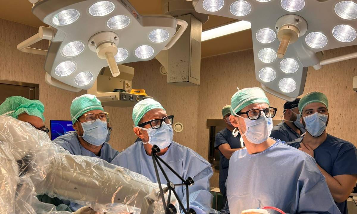 OSPEDALE L’AQUILA: PRIMO INTERVENTO PER IMPIANTARE UNA PROTESI D’ANCA CON L’UTILIZZO DEL ROBOT