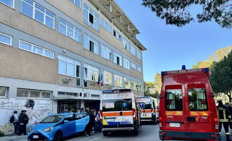 SOSTANZA URTICANTE A SCUOLA: EVACUATO LICEO A PESCARA, I PRECEDENTI