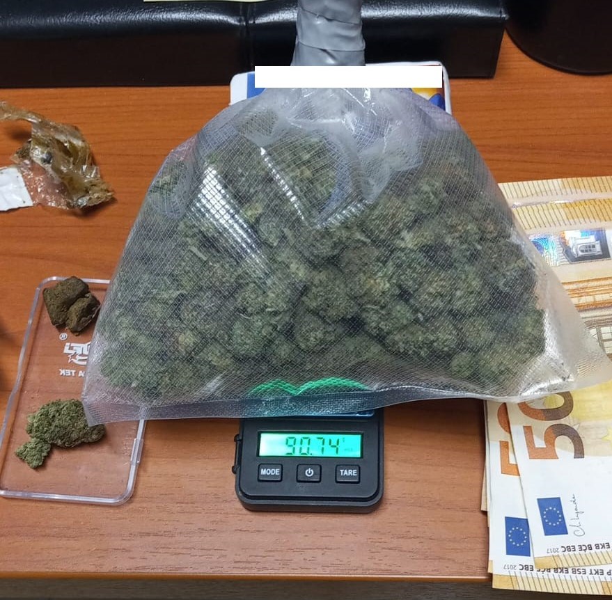 MONTESILVANO: AVEVA IN MACCHINA CENTO GRAMMI DI COCAINA, ARRESTATO DAI CARABINIERI