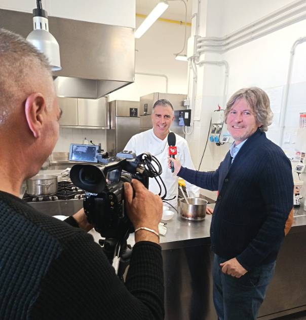 CUCINA: LO CHEF WILLIAM ZONFA SU RAI2 CON IL BRODO DI CAPPONE ALL’AQUILANA
