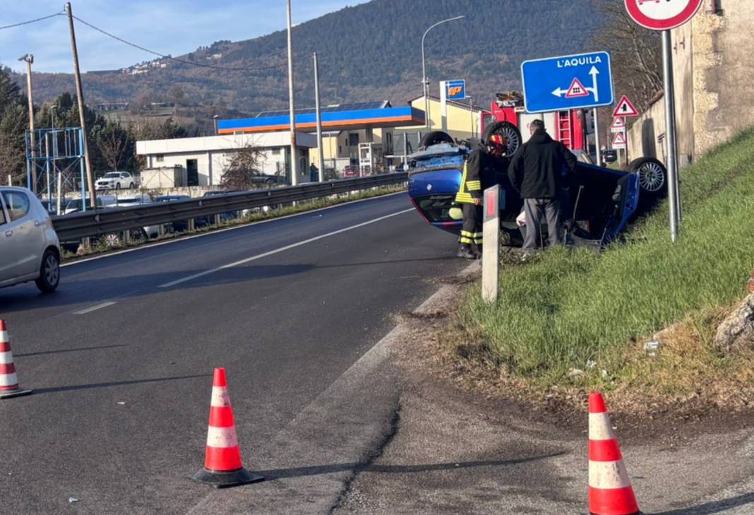 L’AQUILA: INCIDENTE SULLA STATALE 17, AUTO RIBALTATA, CONDUCENTE ILLESA
