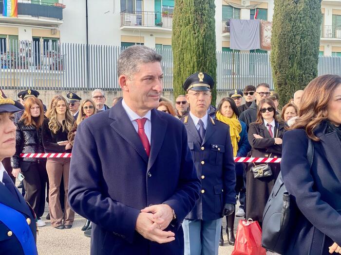 PESCARA: PISANI A GIURAMENTO ALLIEVI AGENTI POLIZIA, “DEMOCRAZIA E LEGALITA’ BENI SUPREMI”