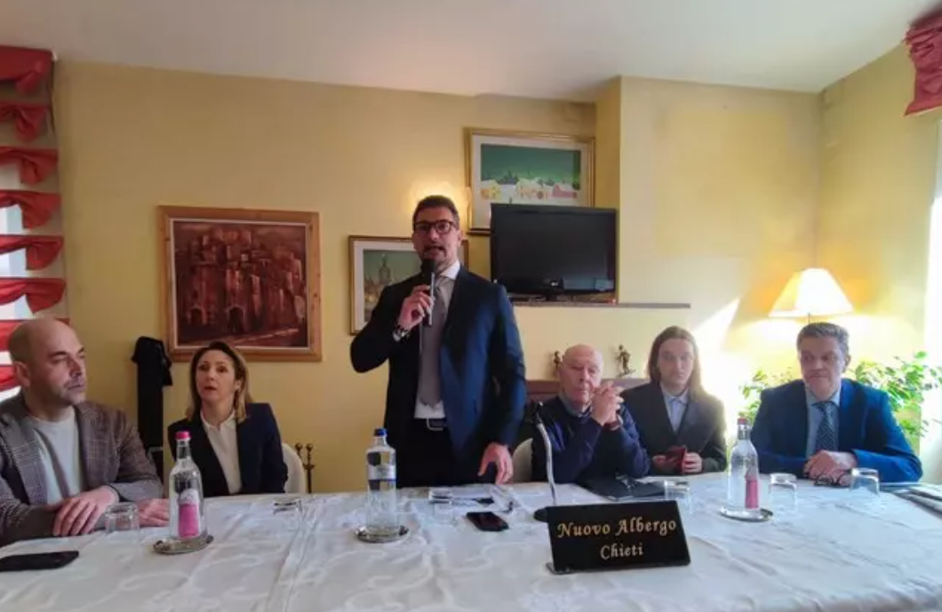 VOTO CHIETI: CONSULENTE FINANZIARIO CARBONE CANDIDATO SINDACO CON 4 LISTE CIVICHE