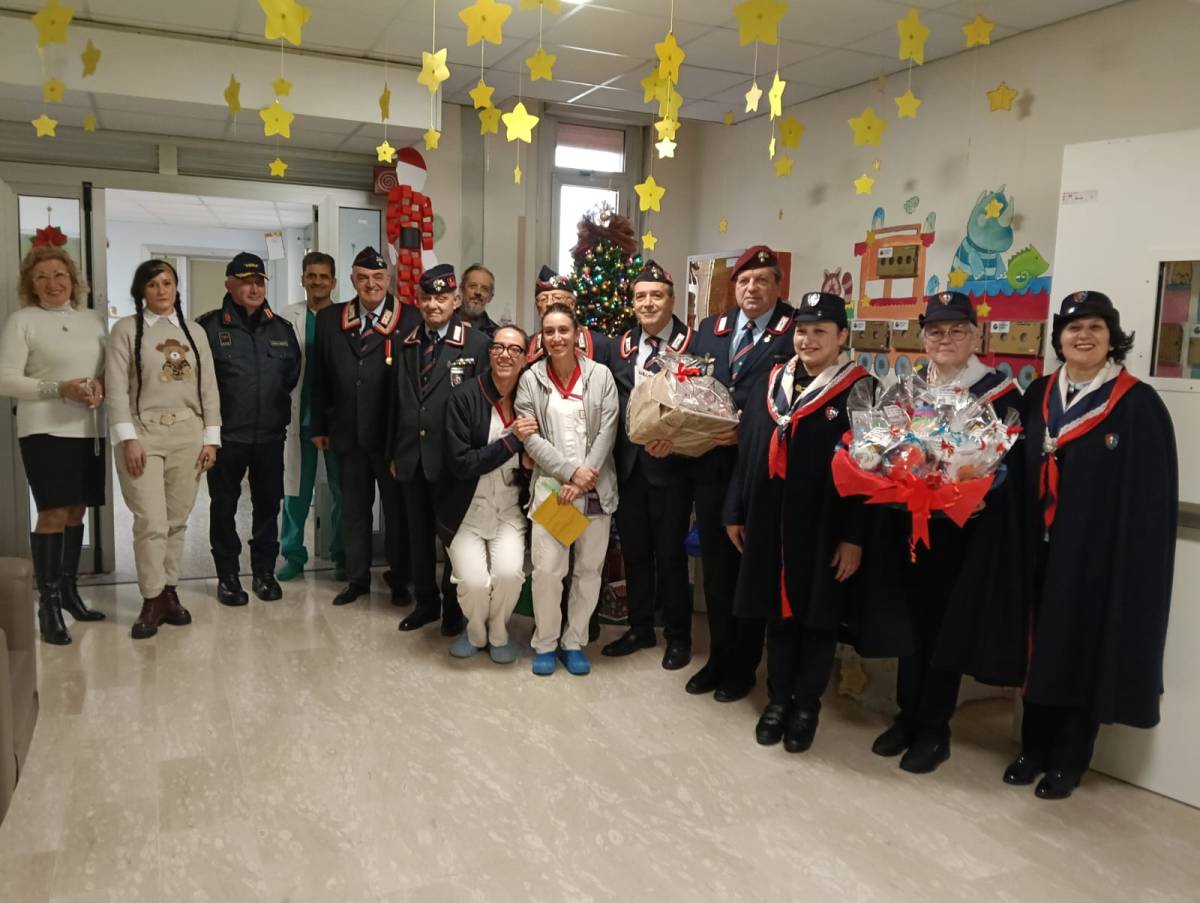 CHIETI: LA LOCALE SEZIONE DELL’ASSOCIAZIONE NAZIONALE CARABINIERI IN VISITA ALLA CLINICA PEDIATRICA