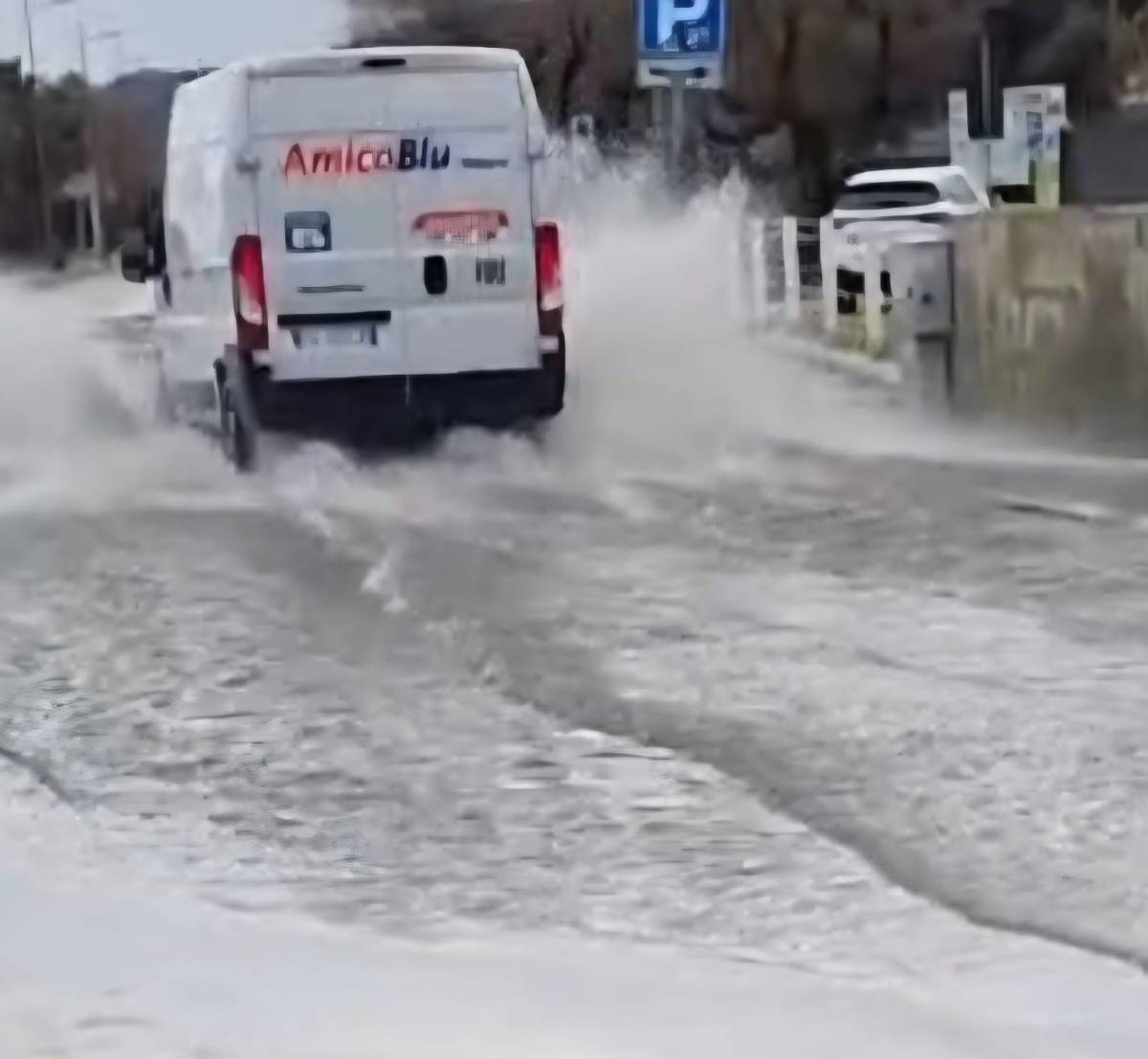MALTEMPO: ALLAGAMENTI NEL LUNGOMARE DI FOSSACESIA, DISAGI PER RESIDENTI E AUTOMOBILISTI