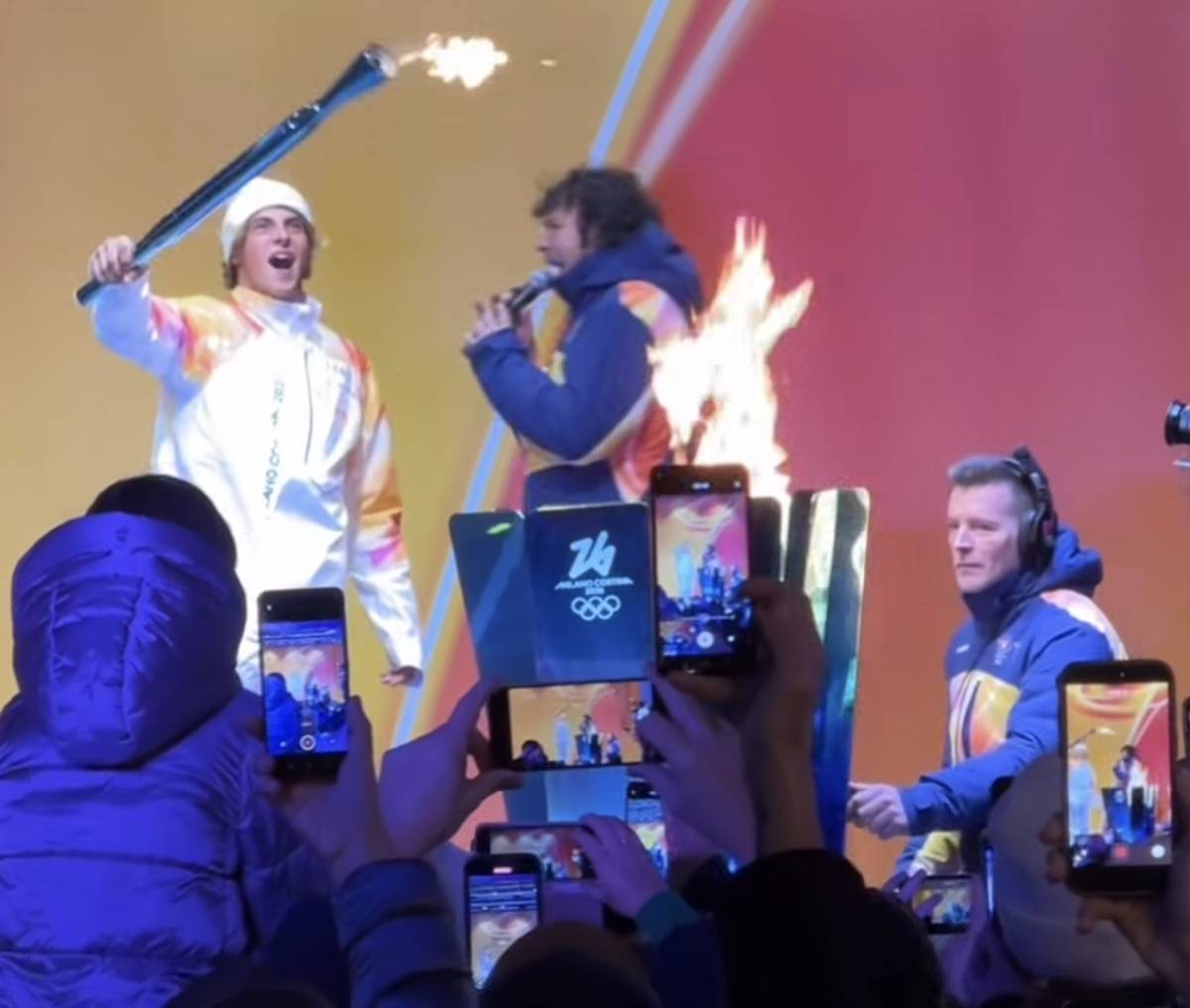 FIAMMA OLIMPICA ILLUMINA L’ABRUZZO, 44 TEDOFORI,  IL PESCARESE BRONZI ACCENDE IL BRACIERE