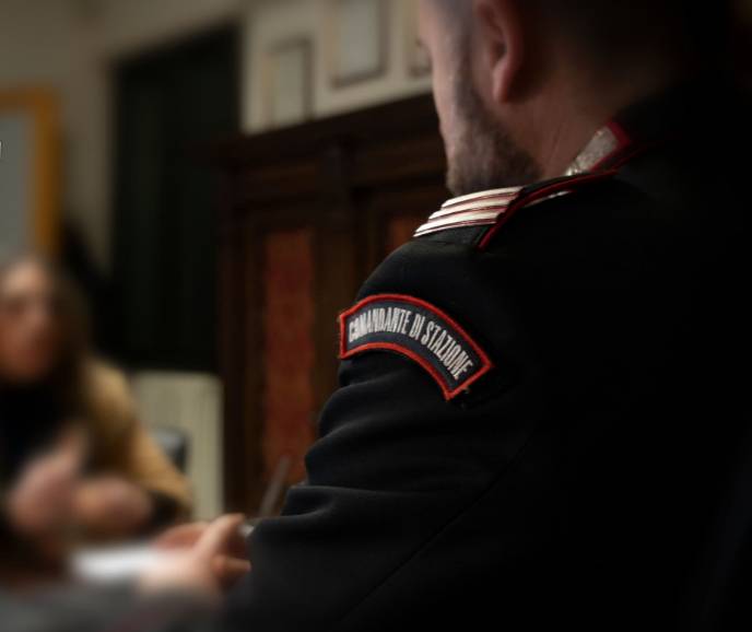 MARSICA: SI ARRAMPICA SUL BALCONE E TENTA DI SFONDARE FINESTRA DELLA CASA DELLA EX, ARRESTATO 30ENNE