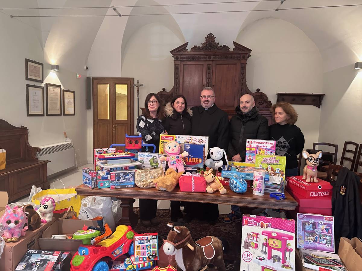 L’AQUILA: “RECORD DI SOLIDARIETA'” PER LA BEFANA TRICOLORE