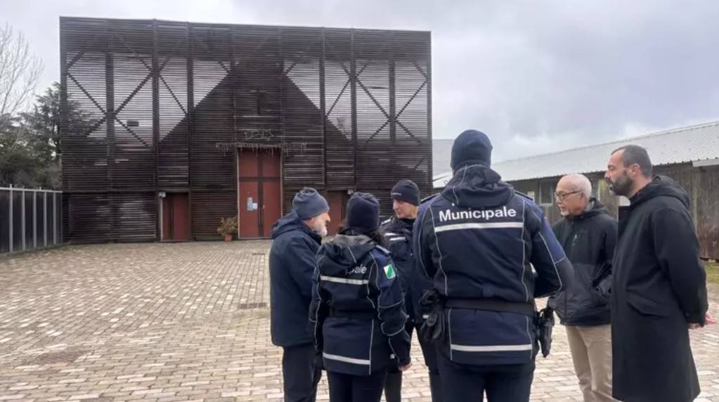 MIGRANTI L’AQUILA: “GARANTIREMO RIPARO NOTTURNO”, DORMITORIO IN AREA MENSA