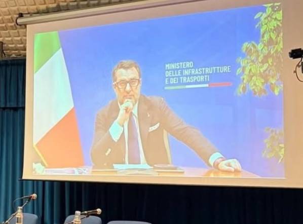 LEGA A ROCCARASO: SALVINI, “SIAMO FORZA DI GOVERNO, FUORI C’E’ IL DESERTO”