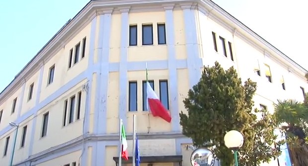 PESCARA: SPRUZZA SOSTANZA A SCUOLA, STUDENTE SOSPESO PER 14 GIORNI