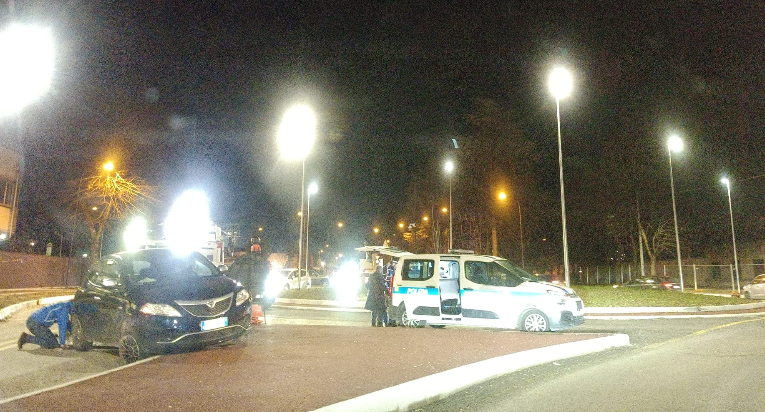 L’AQUILA: INCIDENTE DAVANTI ALLA QUESTURA, RALLENTAMENTI AL TRAFFICO