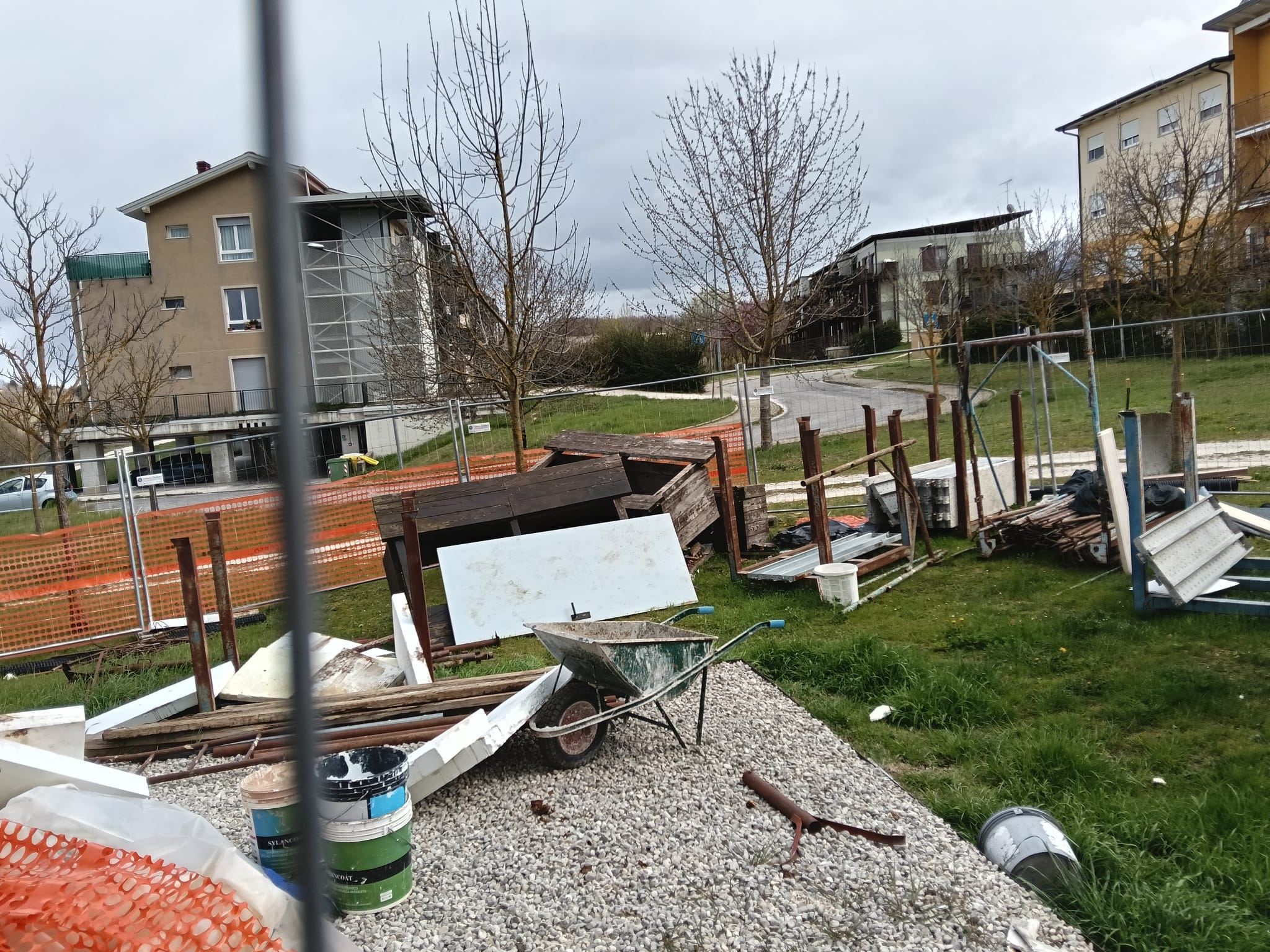 L’AQUILA: AVVIATA BONIFICA AL PROGETTO CASE DI COPPITO 3 DOPO LE PROTESTE DEI RESIDENTI
