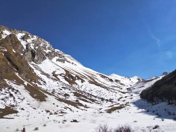VALLE DEL CHIARINO: VALANGA TRAVOLGE RIFUGIO