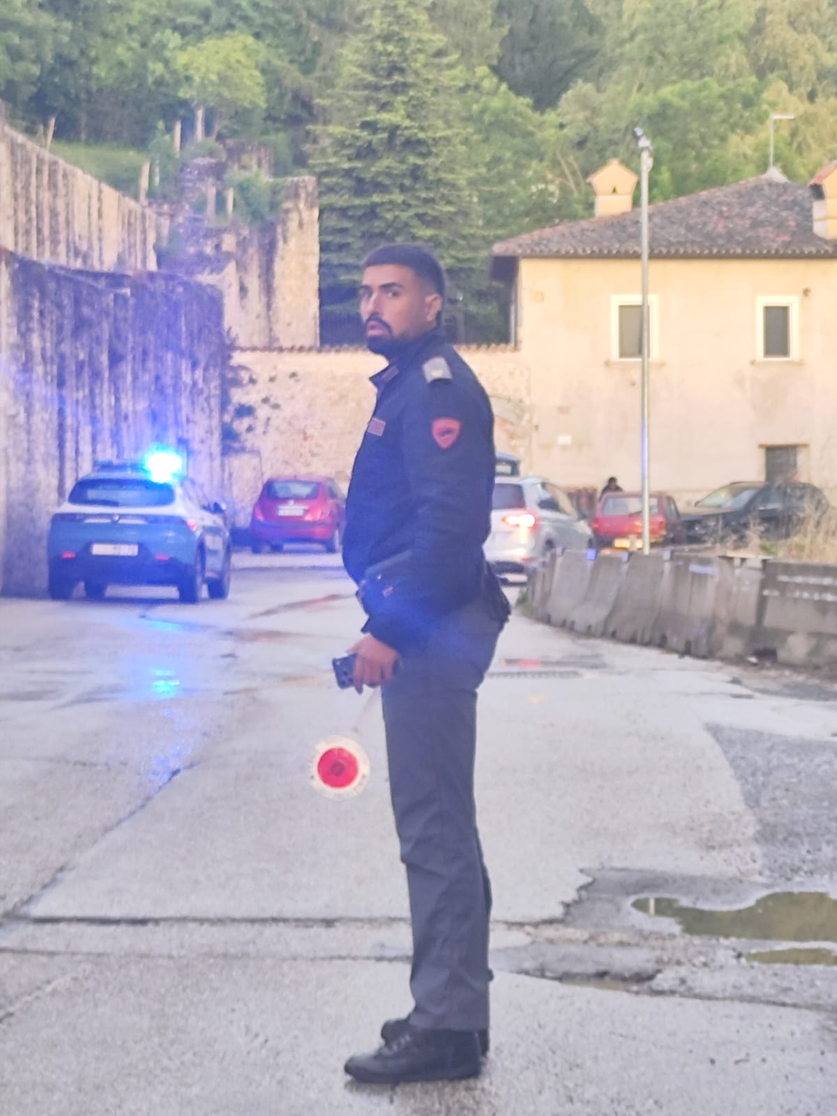 L’AQUILA: SCHIANTO CON DUE FERITI IN VIA TANCREDI DA PENTIMA VICINO ALLA STAZIONE FERROVIARIA