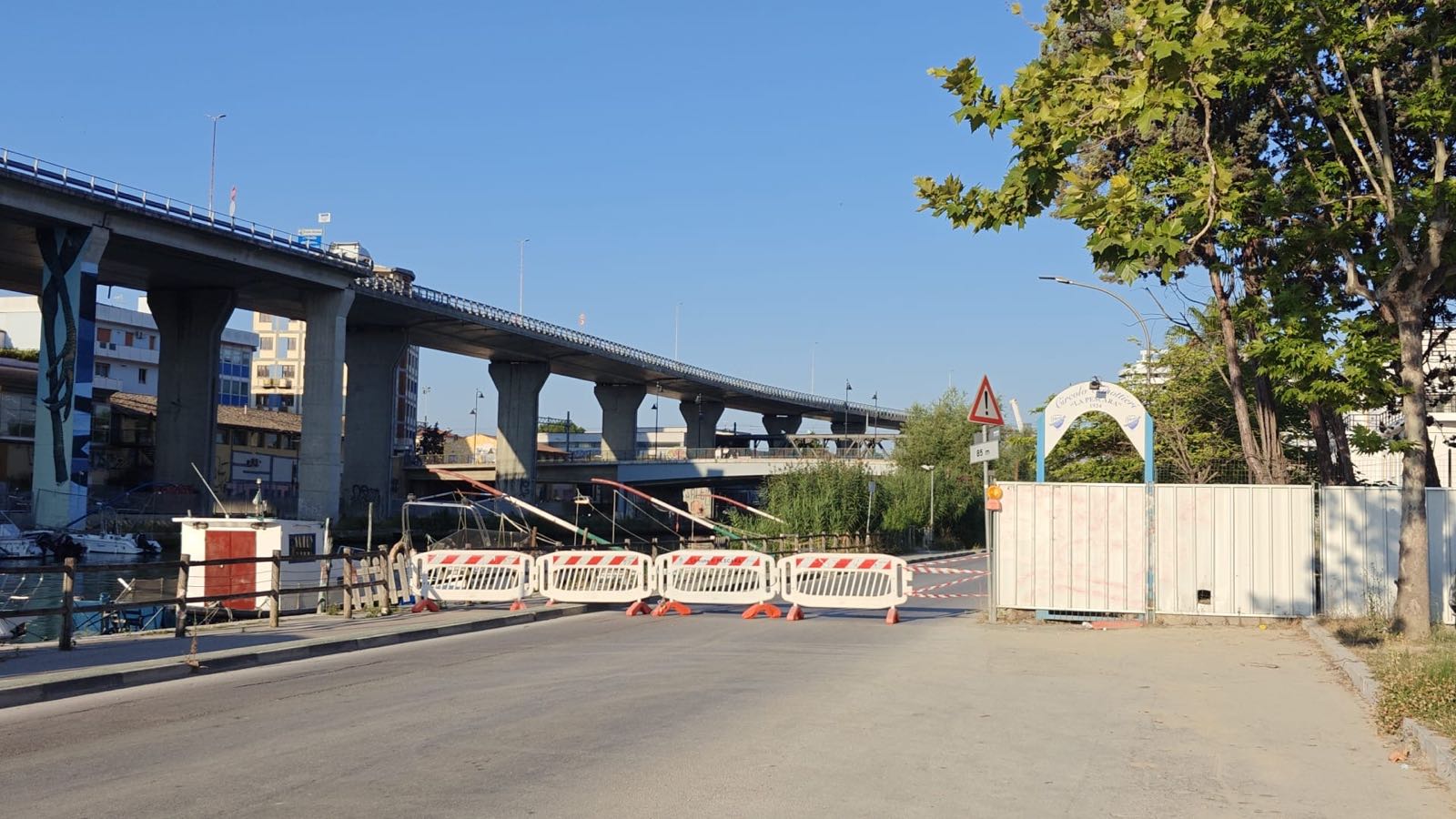 PESCARA: CHIUSO UN TRATTO DEL LUNGOFIUME DEI POETI PER RISCHIO CADUTA CALCINACCI