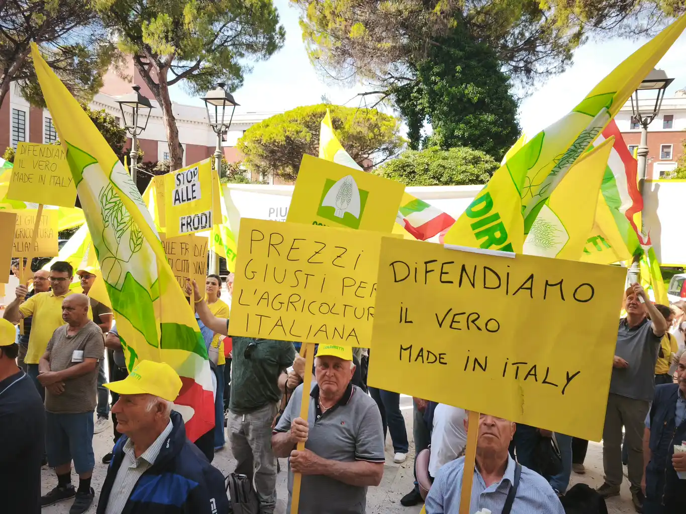 IMPORT SELVAGGIO E FRODI SU OLIO E GRANO: <BR>ESPLODE RABBIA AGRICOLTORI, SIT IN A PESCARA