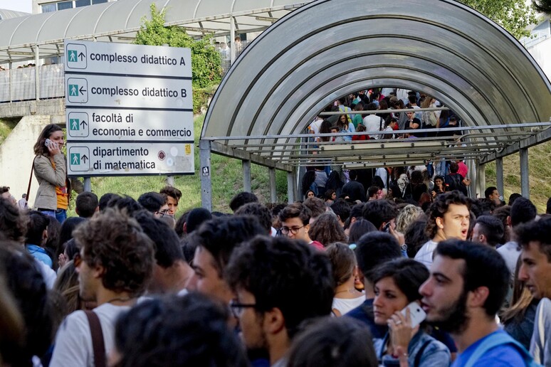 STUDENTATI PNRR IN ABRUZZO: SI,<BR> “34 MLN DI EURO PUBBLICI PER AFFITTI ALLE STELLE”