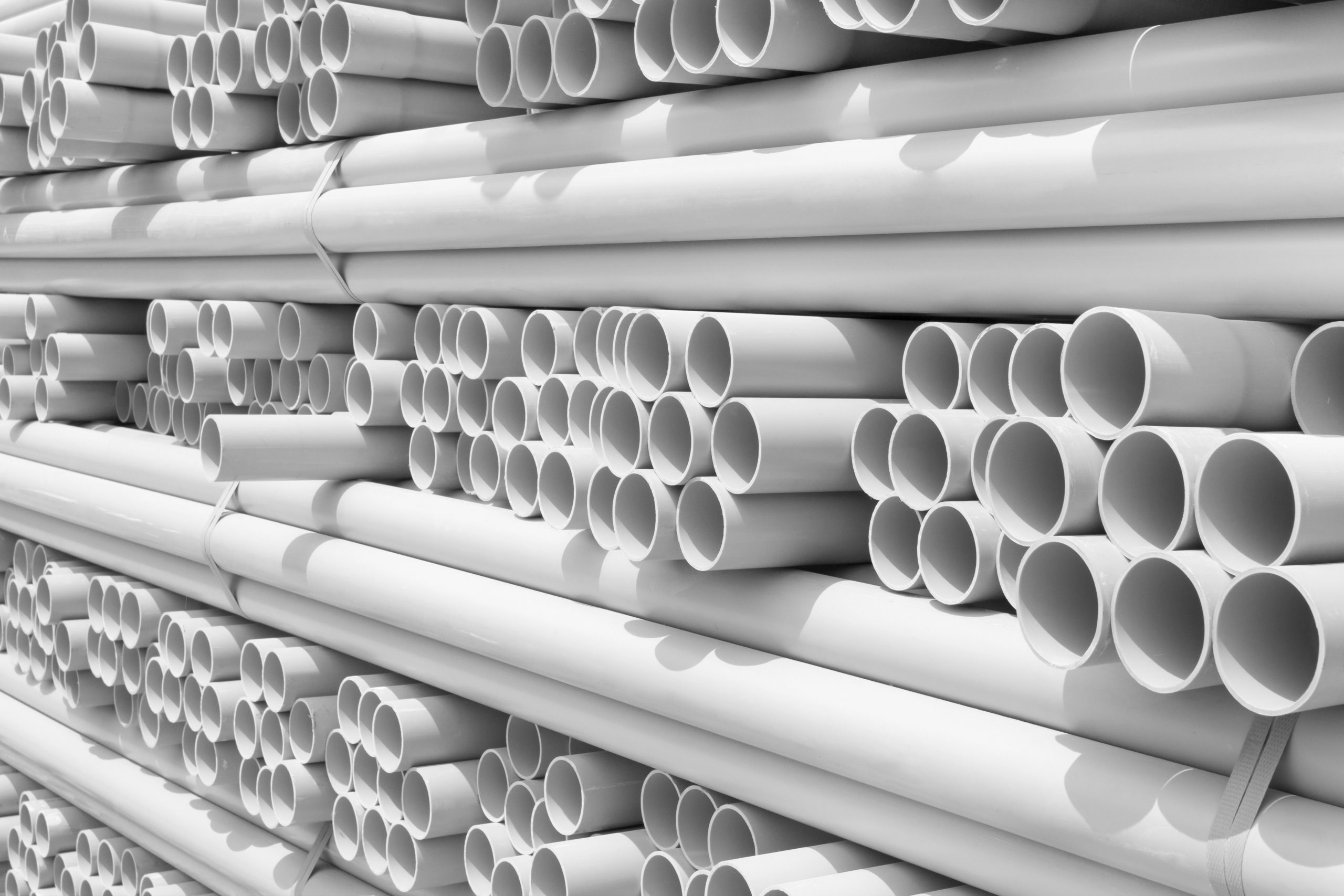 ESTRUSIONE PVC: TUTTI I VANTAGGI DI UN MATERIALE DAVVERO VERSATILE