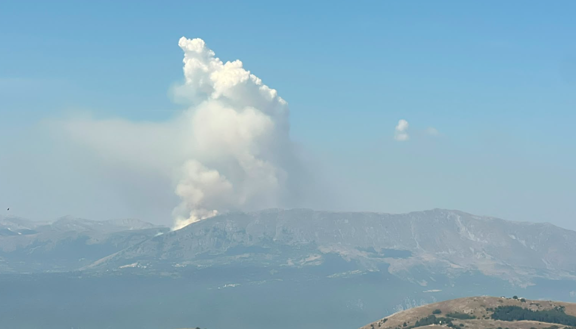 INCENDI: NUOVO FRONTE A ROCCA DI CAMBIO, SOTTO CONTROLLO ROIO, SPENTI ROGHI A COLLARMELE